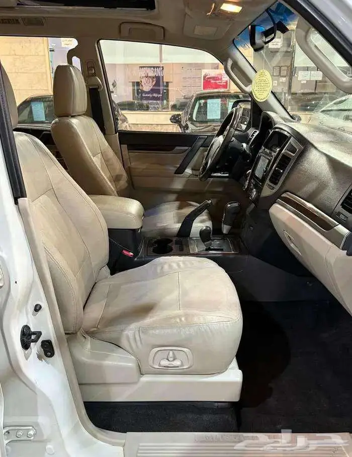 للبيع مستوبيشي باجيرو 2017 مكينة كبيره 3.8 سعودي V6 34