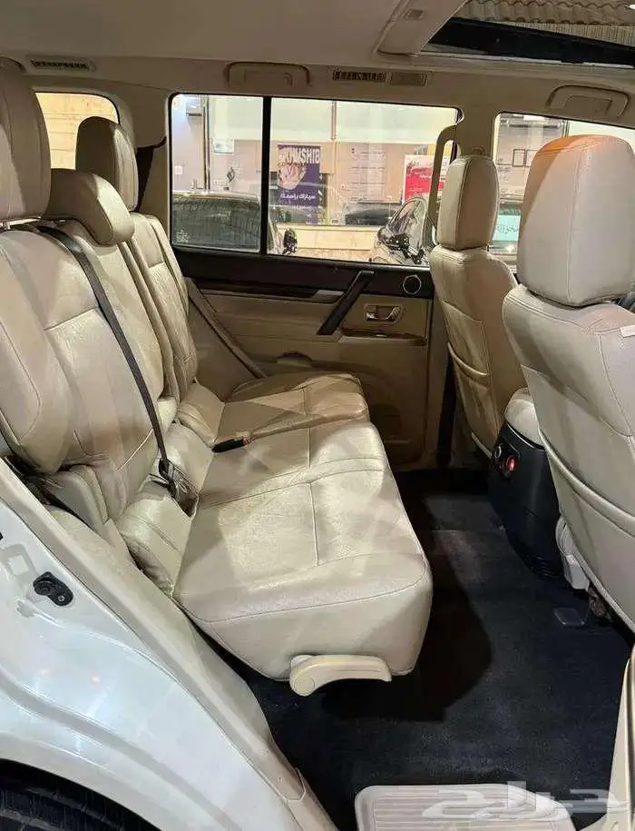 للبيع مستوبيشي باجيرو 2017 مكينة كبيره 3.8 سعودي V6 39