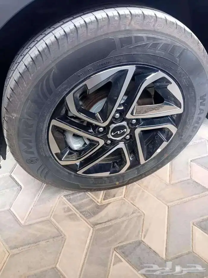 كيا كارنز شاشة وكاميرا موديل 2025 لدى شركة سفنز التجارية 11