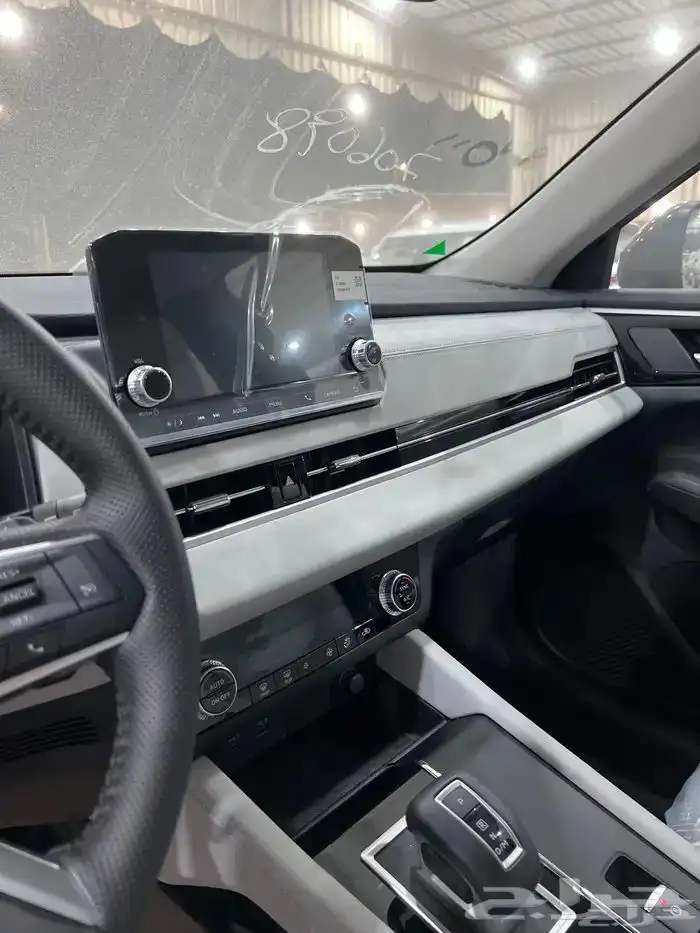 ميتسوبيشي اوتلاندر 2025 ب 95900 شامل 7 مقاعد بصمة اسود ملكي 12