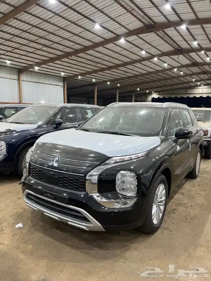 ميتسوبيشي اوتلاندر 2025 ب 95900 شامل 7 مقاعد بصمة اسود ملكي 0