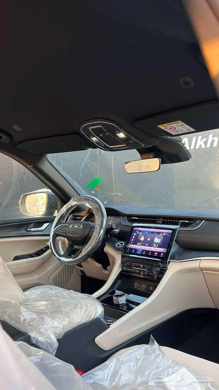 جيب جراند شيروكي لاريدو 2025 لدى شركة عبدالمجيد الخضر 8