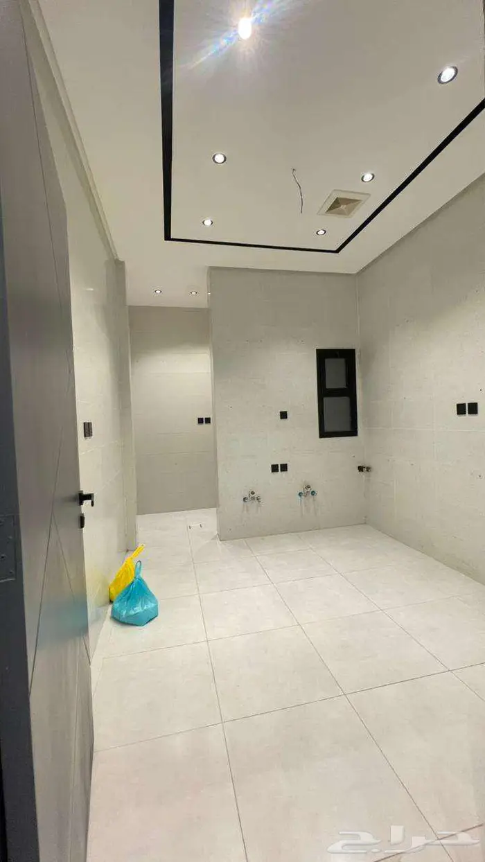 شقة للايجار جديده بحي النزهه مكونه من 4 غرف 3