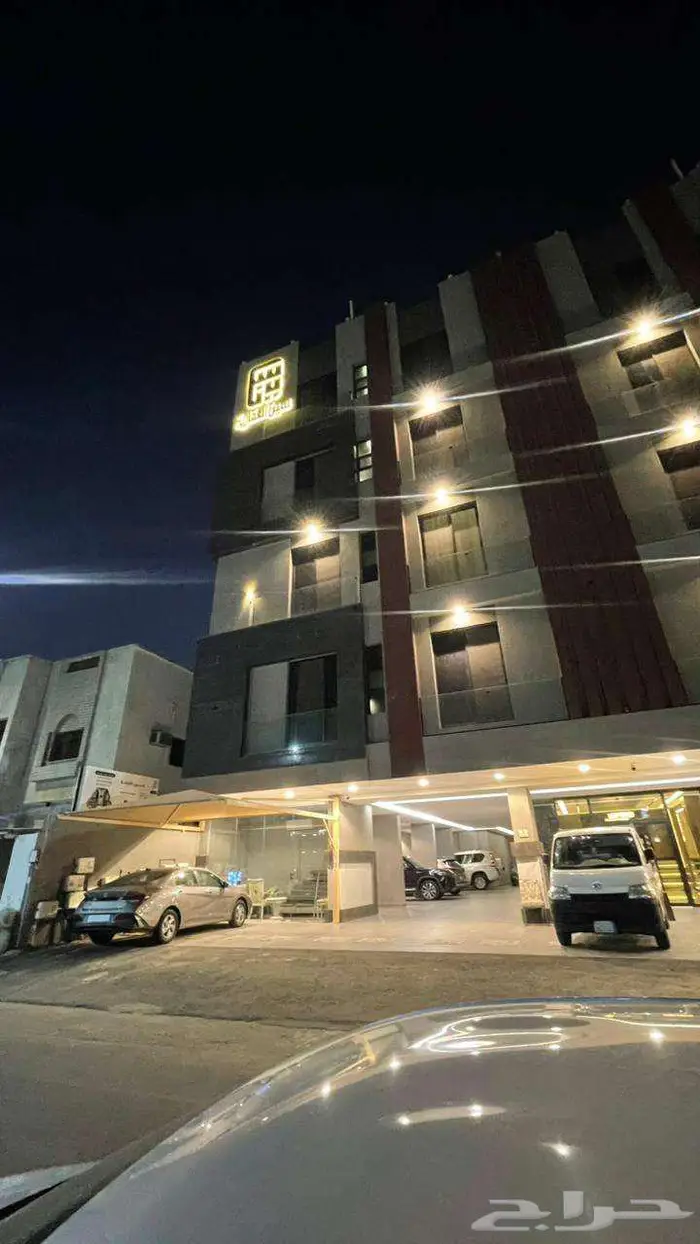 شقة للايجار جديده بحي النزهه مكونه من 4 غرف 0