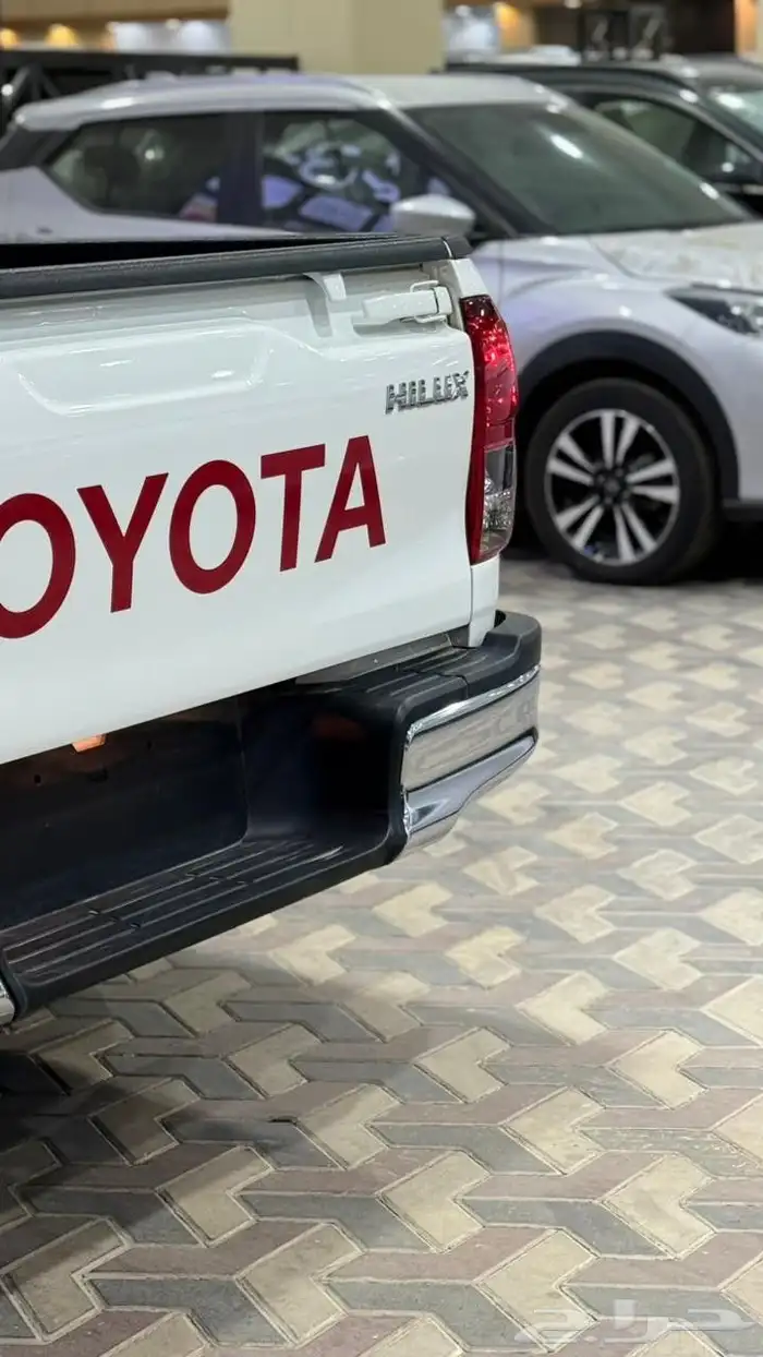 تويوتا هايلكس 2025 24