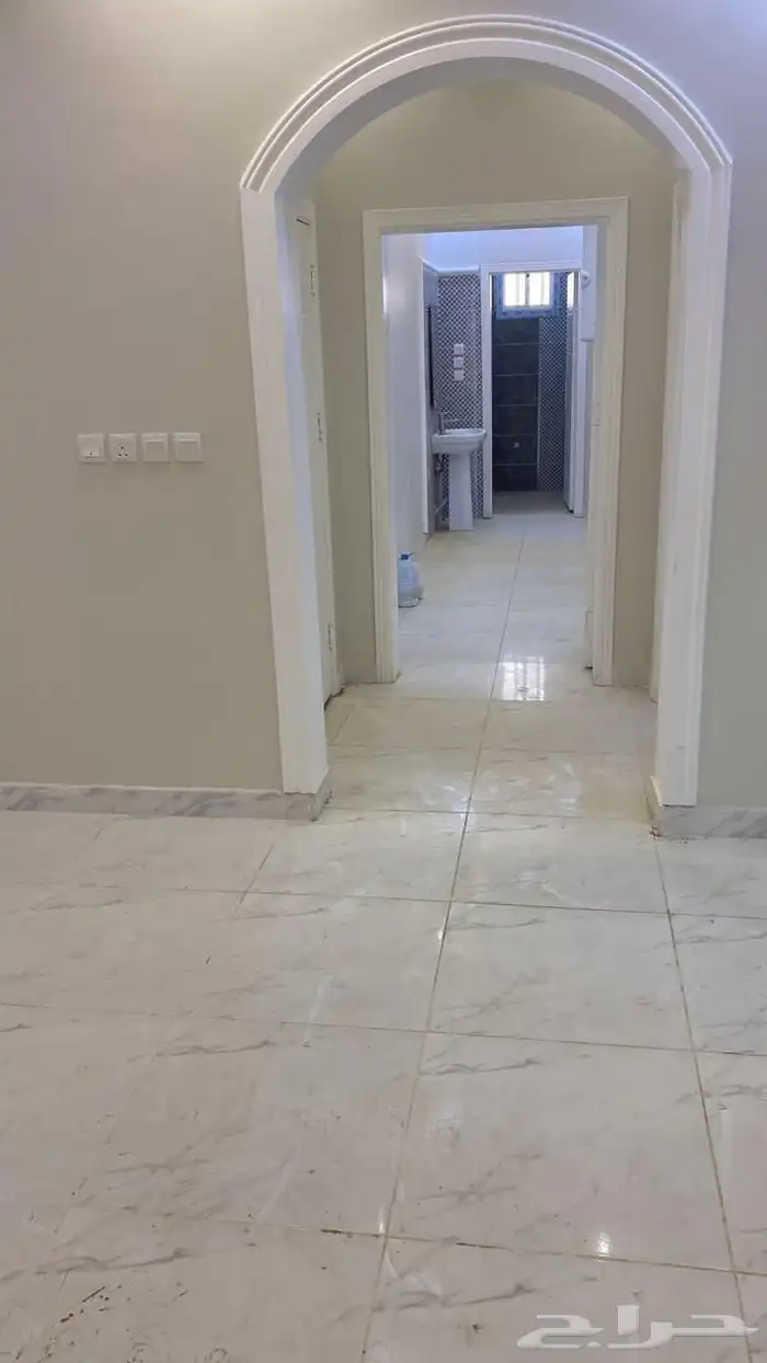 للايجار شقة بحي المروج 4 غرف 2