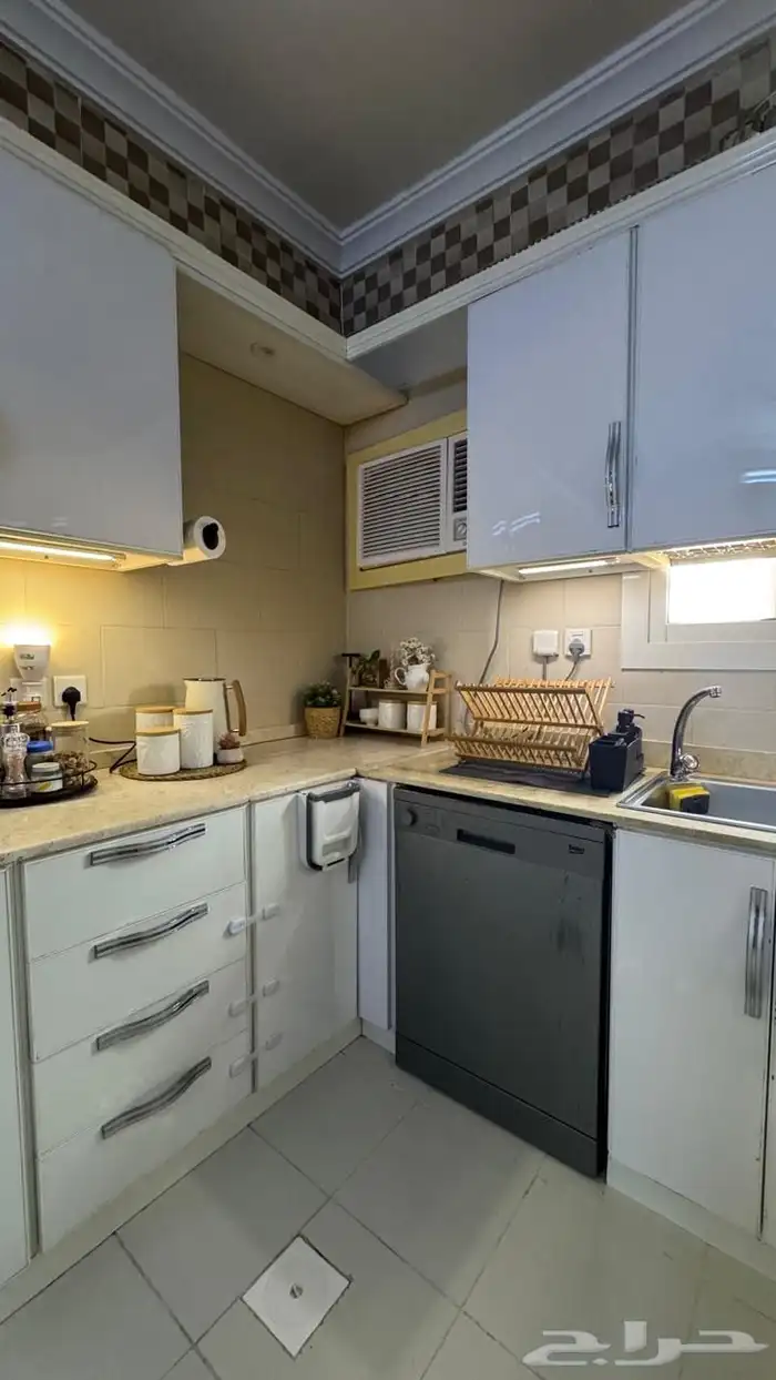 مطبخ أبيض بدون أجهزة 5