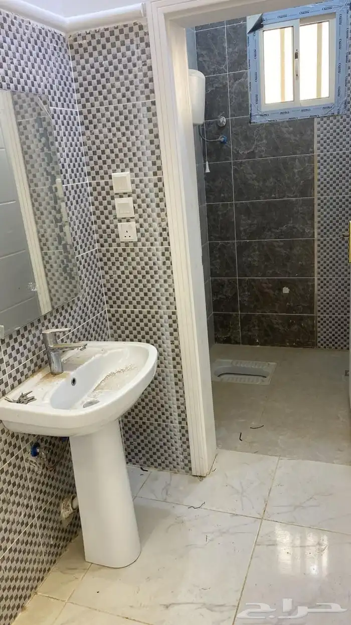 للايجار شقة بحي المروج 4 غرف 6