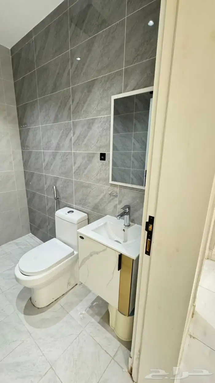 شقة فاخرة 4 غرف للإيجار بحي المروة 11