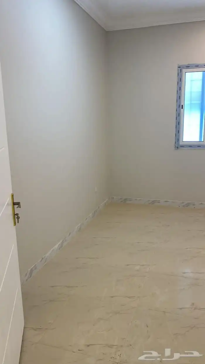 للايجار شقة بحي المروج 4 غرف 3