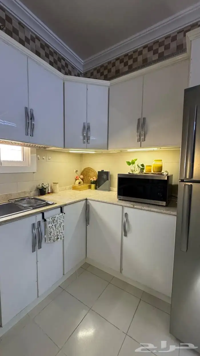 مطبخ أبيض بدون أجهزة 6