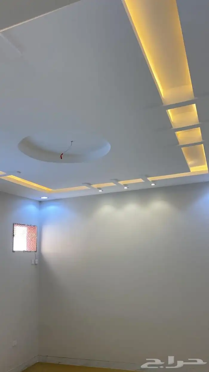 للايجار شقة بحي المروج 4 غرف 0