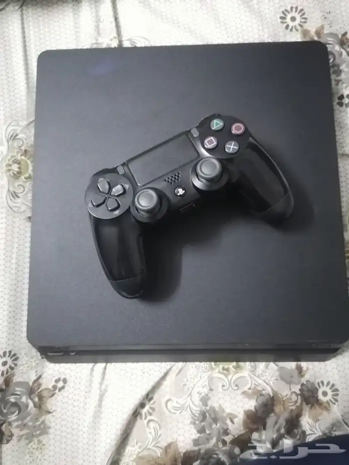 بلاستيشن 4 وان تيرا 1 مع اليد وشاحن الأصلي والاسلاك 0