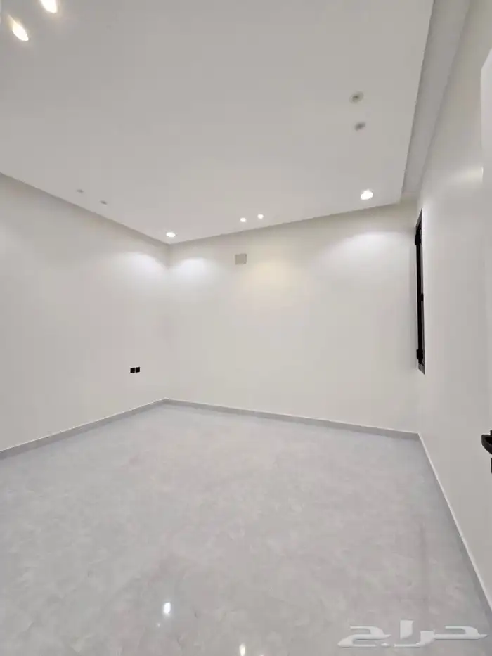 للبيع روف علوى مع ملحق مدخل مستقل بمدخل سياره 8غرف باحدرفيده 20