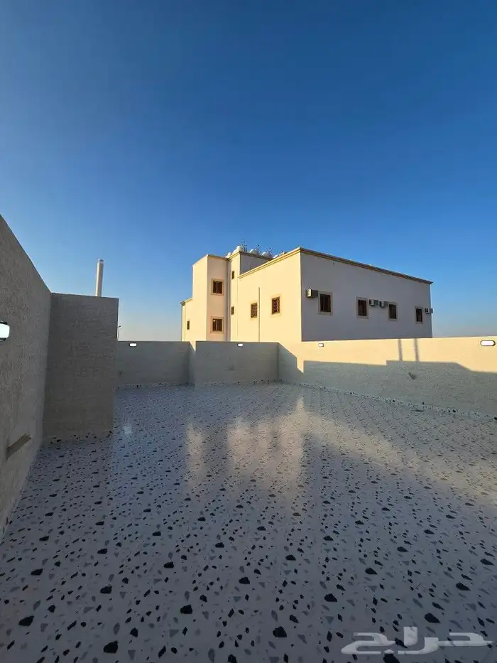 للبيع روف علوى مع ملحق مدخل مستقل بمدخل سياره 8غرف باحدرفيده 29