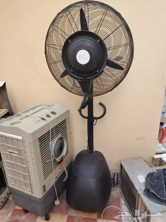 مروحه رذاذ حالتها ممتاز جدا  مكيف صحراوي ويوجد فيه رذاذ 2