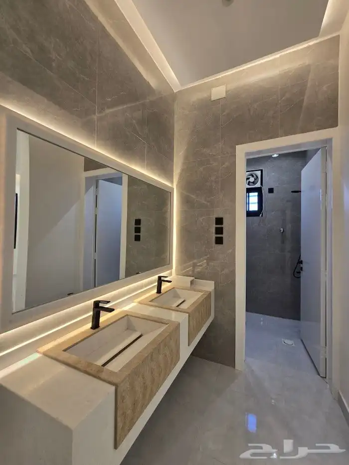 للبيع روف علوى مع ملحق مدخل مستقل بمدخل سياره 8غرف باحدرفيده 10