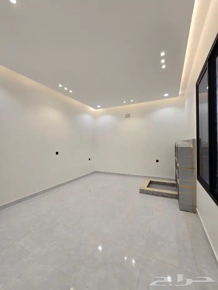 للبيع روف علوى مع ملحق مدخل مستقل بمدخل سياره 8غرف باحدرفيده 24