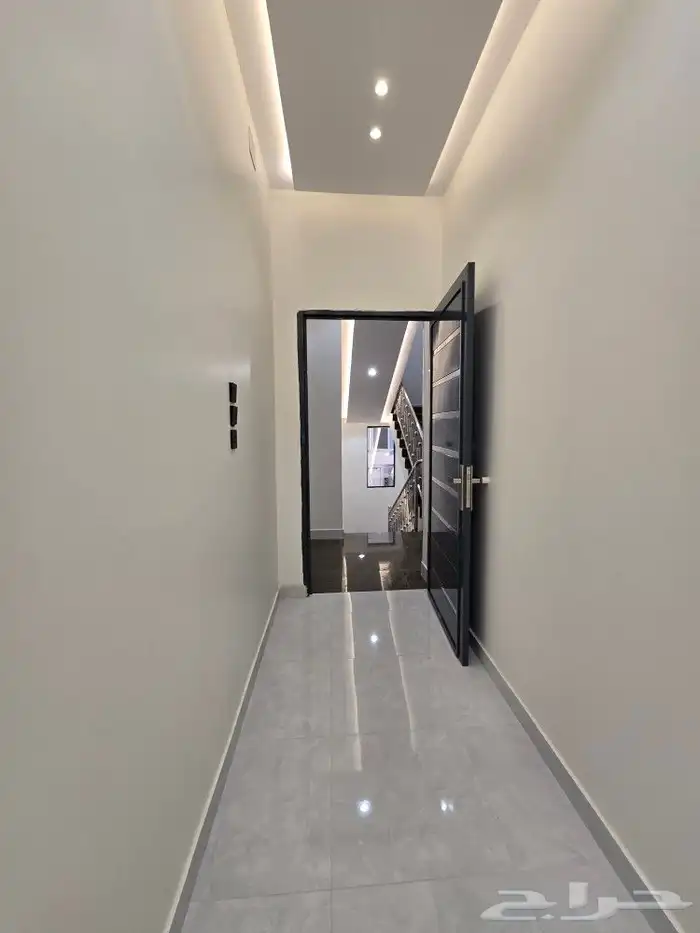 للبيع روف علوى مع ملحق مدخل مستقل بمدخل سياره 8غرف باحدرفيده 12