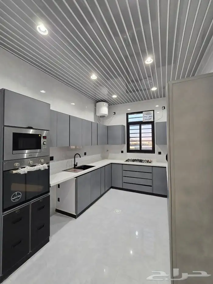 للبيع روف علوى مع ملحق مدخل مستقل بمدخل سياره 8غرف باحدرفيده 15