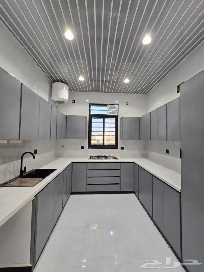 للبيع روف علوى مع ملحق مدخل مستقل بمدخل سياره 8غرف باحدرفيده 0