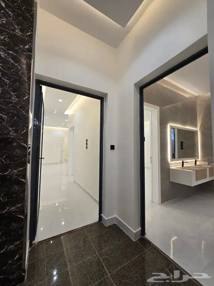 للبيع روف علوى مع ملحق مدخل مستقل بمدخل سياره 8غرف باحدرفيده 8