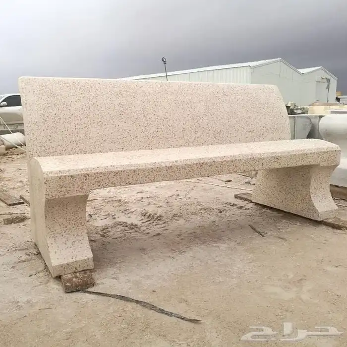 توفر لدينا احواض زراعة للحدائق والاماكن العامة وأيضا  كراسي 8