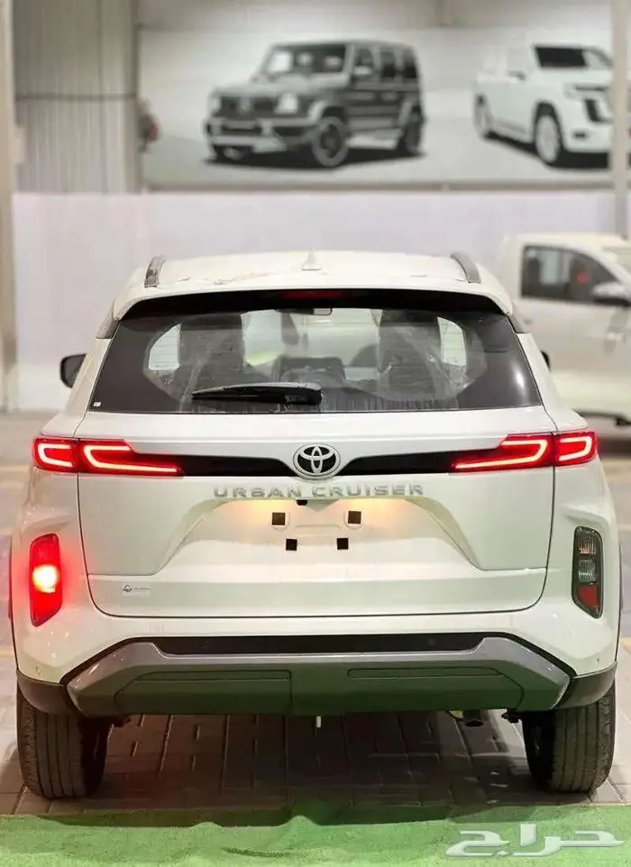 تويوتا أوربان كروز GL استاندر و GLX فل كامل موديل 2026 18