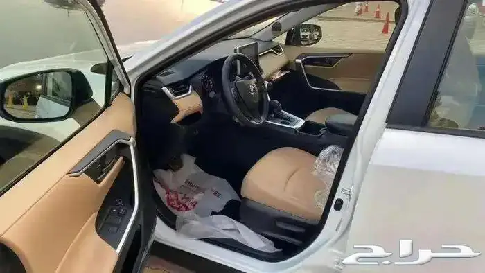 تويوتا راف فور LE بنزين دفع رباعي 2025 7