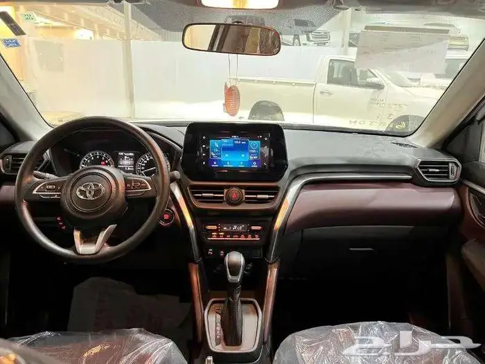 تويوتا أوربان كروز GL استاندر و GLX فل كامل موديل 2026 12