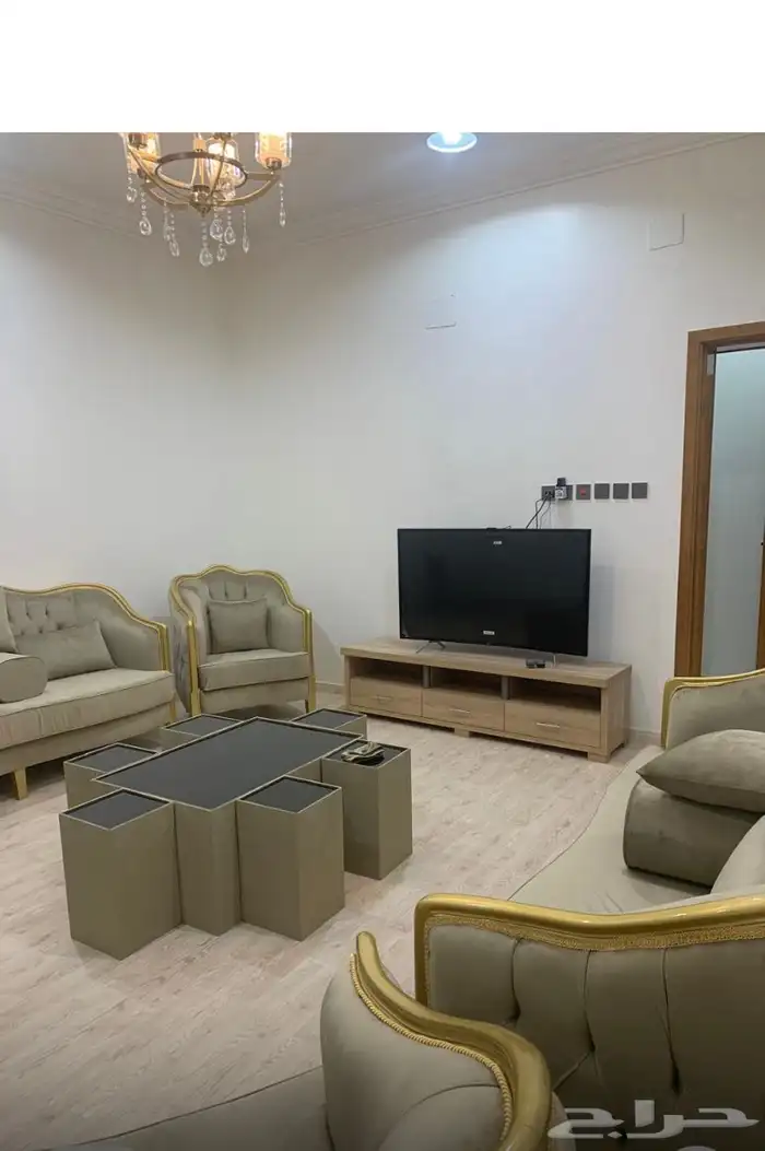 كنب للبيع ملكي مستخدم نظيف يسع عدد (12 )شخص عدد قطع كنب 5 2