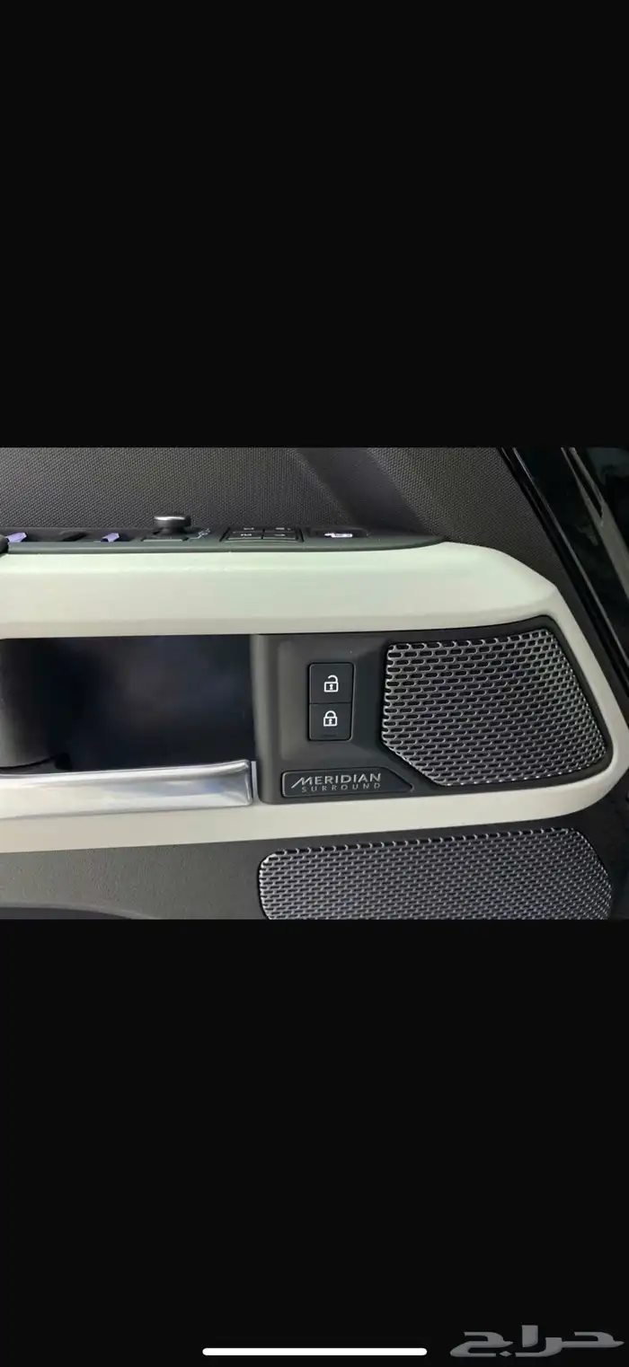 2022 Land Rover Defender 110 X-Dynamic SE 10