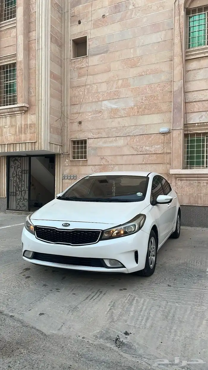 كيا سيراتو ستاندر 5