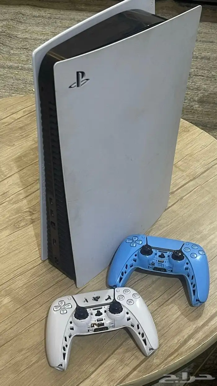 بلستيشن فايف للبيع بلمحقاته كامله. 0