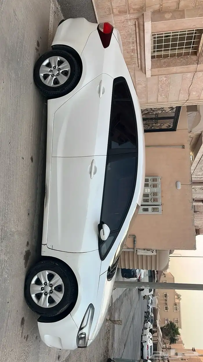 كيا سيراتو ستاندر 3