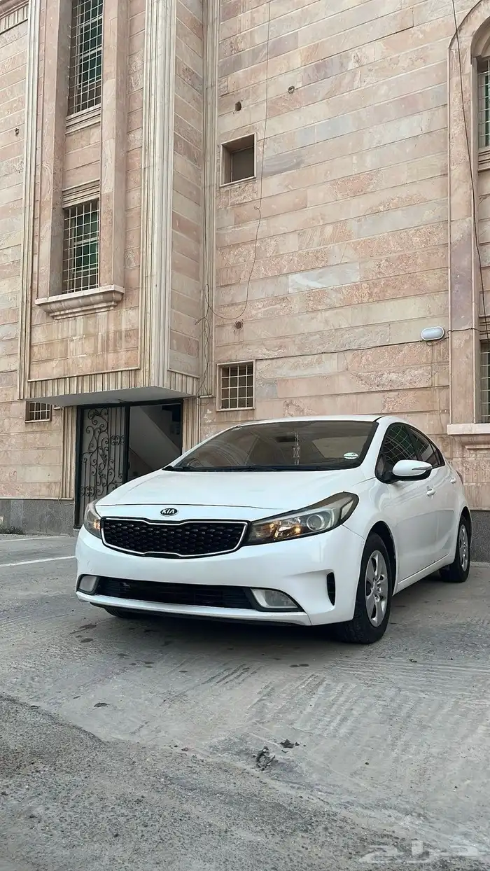 كيا سيراتو ستاندر 1