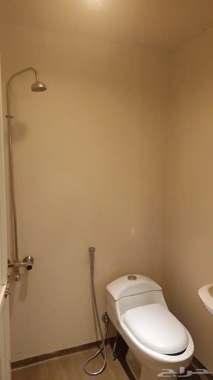 للبيع غرفة بركس متنقلة جاهزة برتبل مع دورة مياه 3في5 5