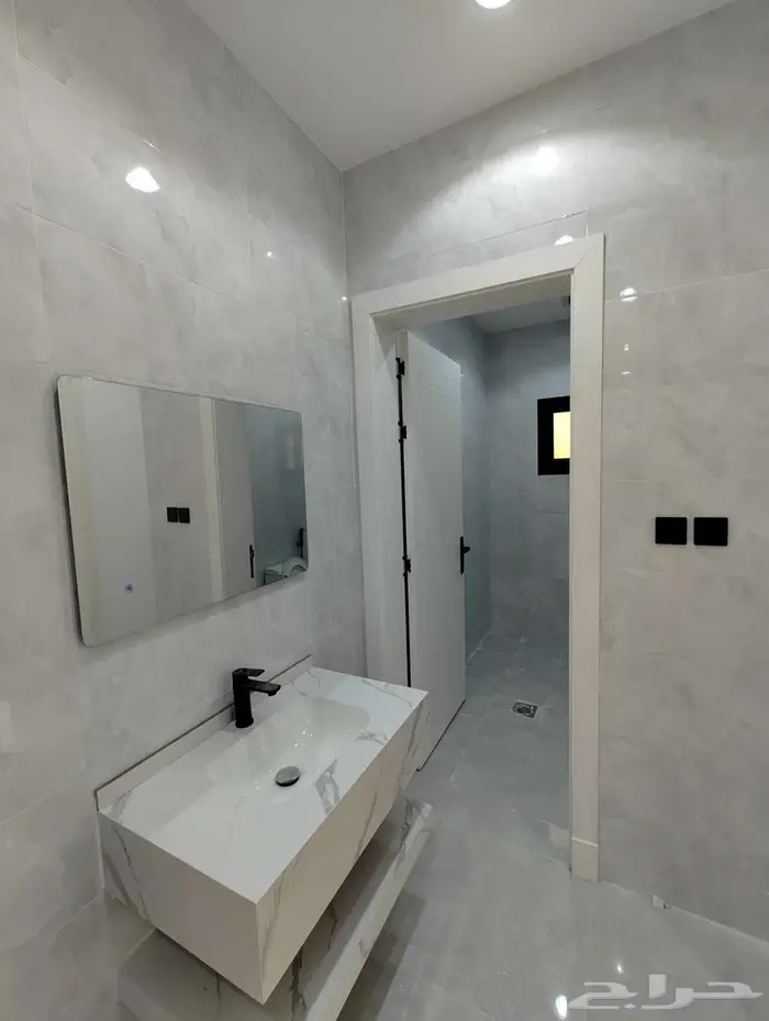 فيلا فاخرة للبيع بحى الصالحيه 21