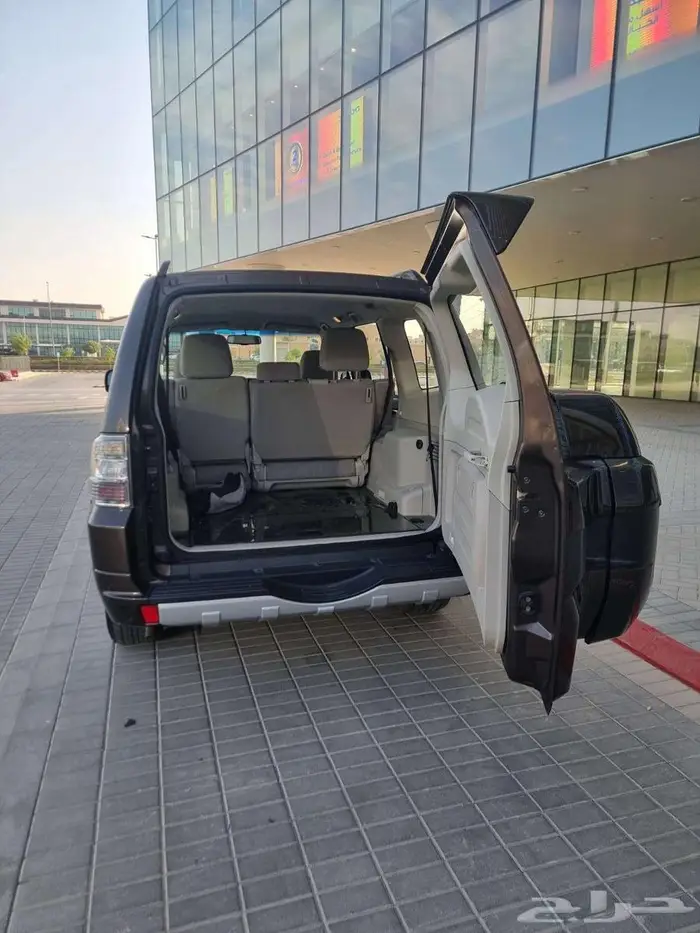 2019 Mitsubishi Pajero GLS   V6 3.5L   4x4   2nd Owner 8