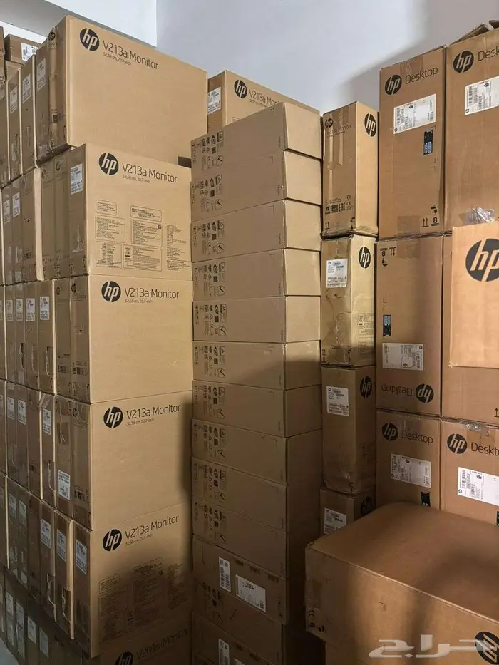 كمبيوتر مكتبي و شاشات اتش بي مخزنة 1