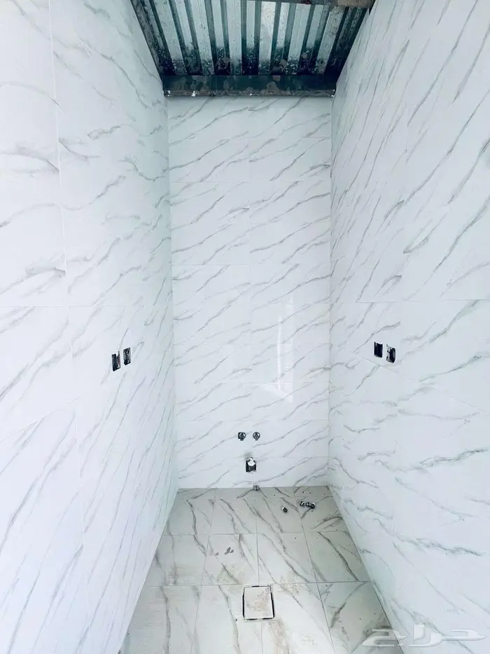 معارض للايجار على شارع الامام الترمذي بالعزيزية 7