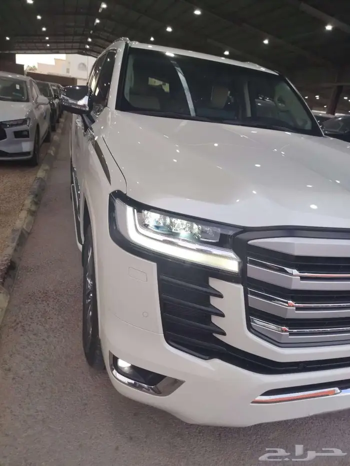 تويوتا لاند كروزر VXR 2023 3