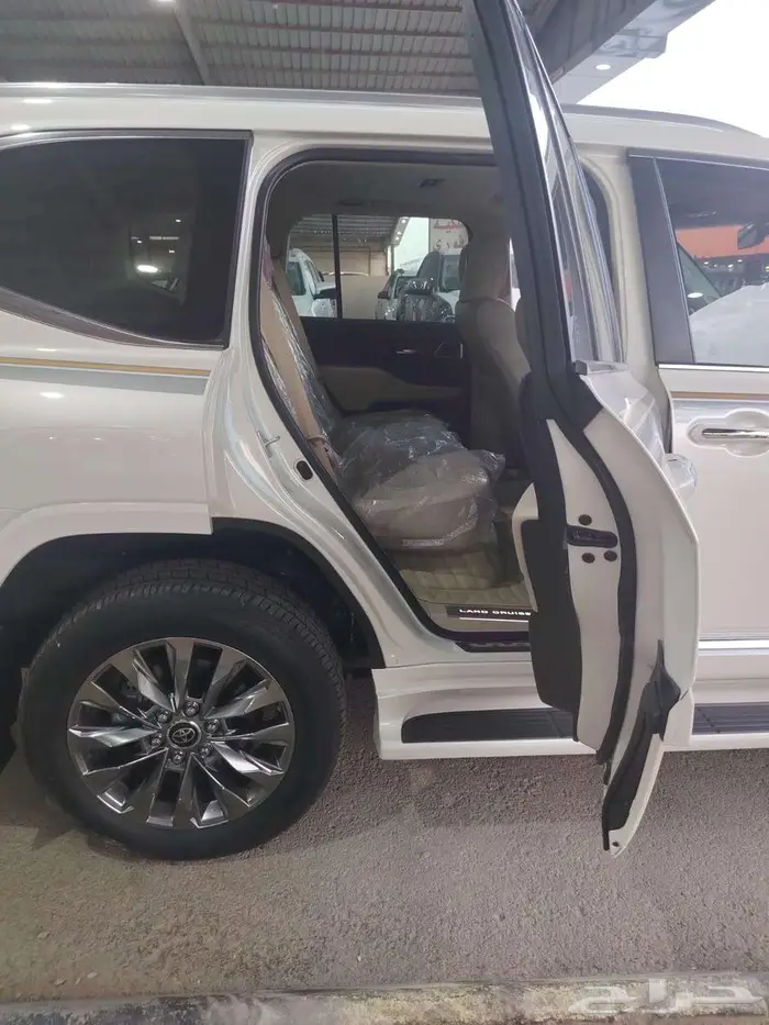 تويوتا لاند كروزر VXR 2023 9