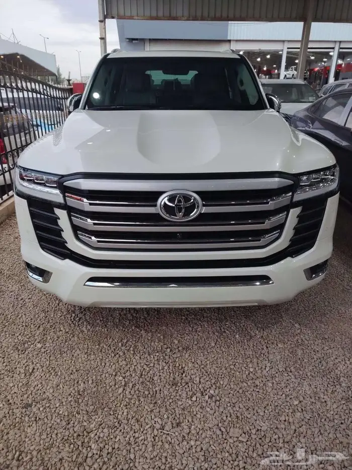 تويوتا لاند كروزر VXR 2023 1