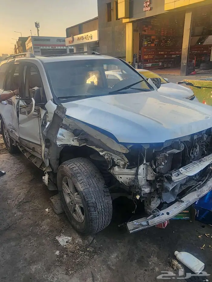 للبيع تويوتا لاندكروزر 2011 مصدوم 5