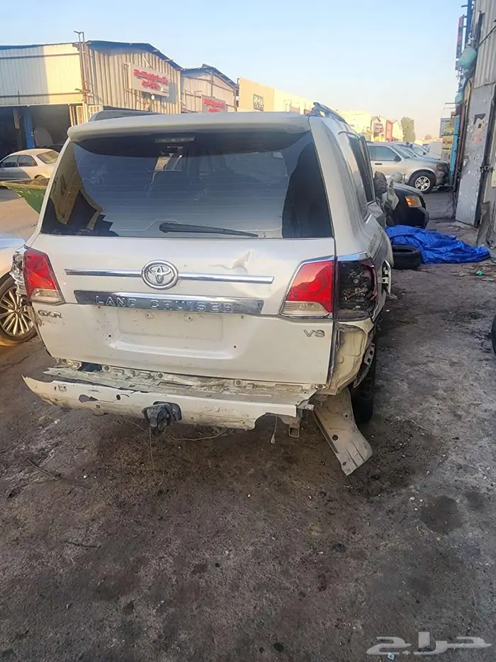 للبيع تويوتا لاندكروزر 2011 مصدوم 4