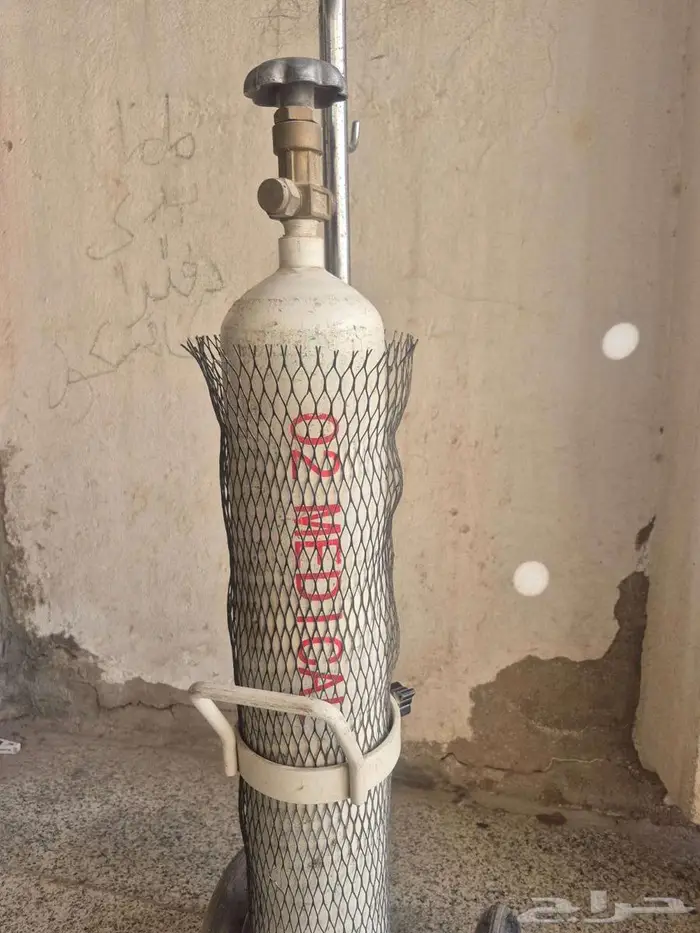 اسطوانتين اوكسجين مع حواملها للبيع 1