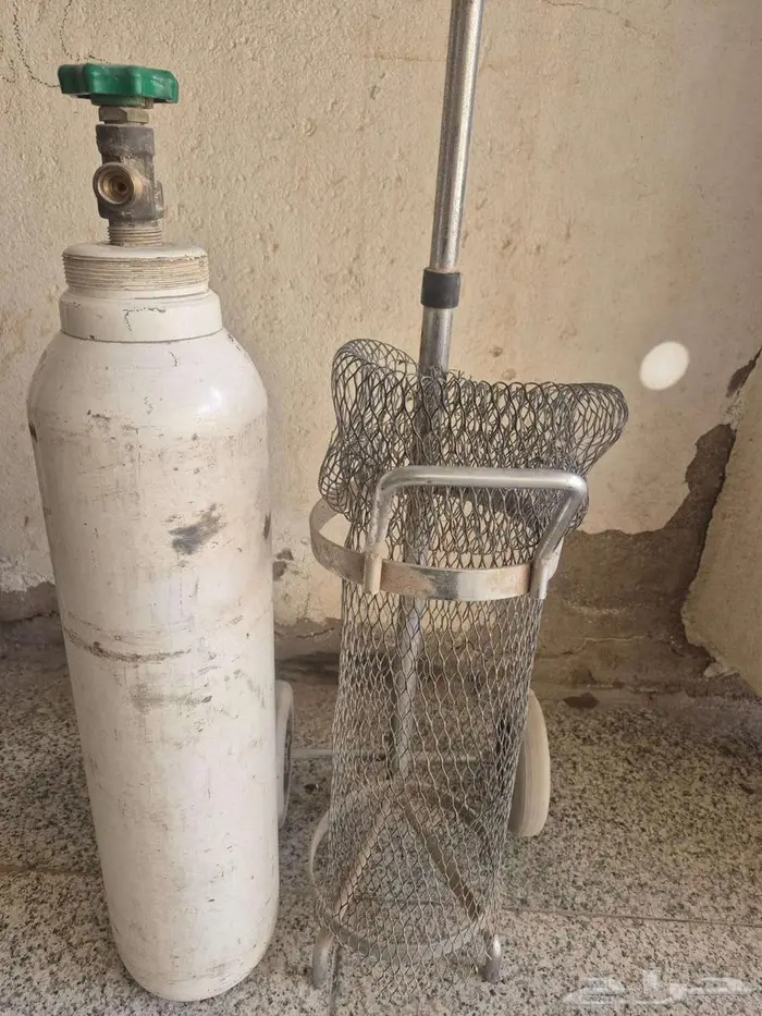 اسطوانتين اوكسجين مع حواملها للبيع 6