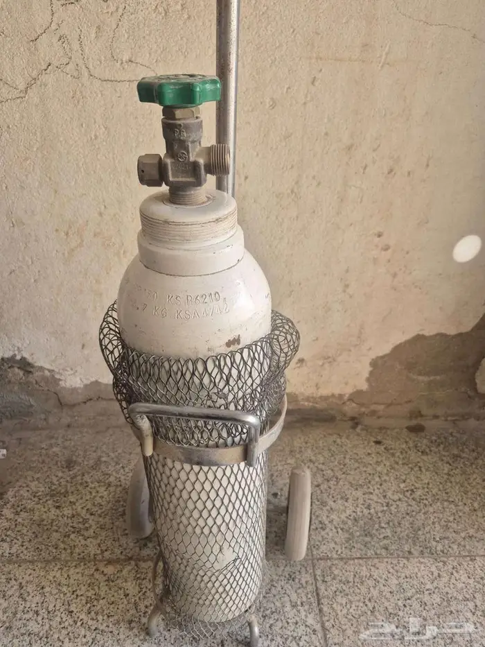 اسطوانتين اوكسجين مع حواملها للبيع 3