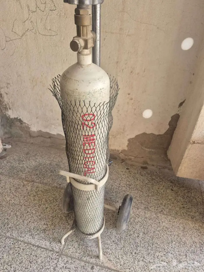 اسطوانتين اوكسجين مع حواملها للبيع 2